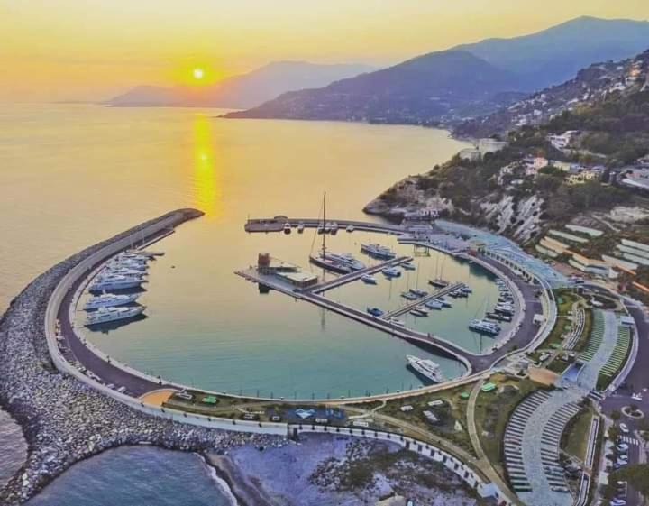 Apartament Casa Fronte Mare Ventimiglia Zewnętrze zdjęcie